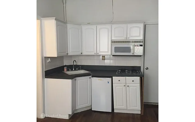 Rented by Douglas Elliman | media 29