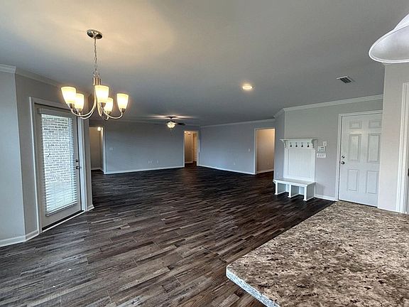 3rd image of 523 Ridgeland Rd
