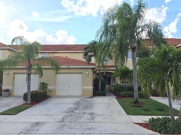 2nd image of 1034 Arezzo Cir