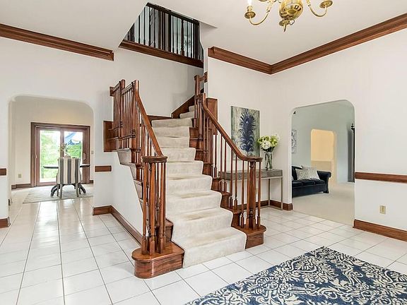 3rd image of 8615 Hawick Ct S
