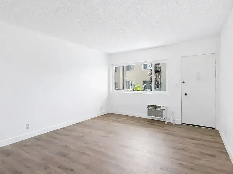 6828 Fulton Ave #6 — Photo 14