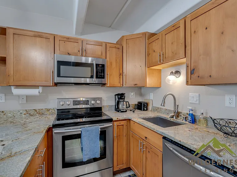 220 E La Bonte St #B — Photo 11