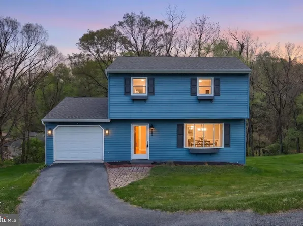 180 Sugar Maple Dr, Etters, PA 17319