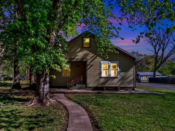 902 W 5th St, Newton, KS 67114