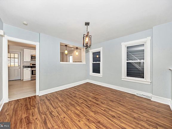 3rd image of 202 Maple Ave