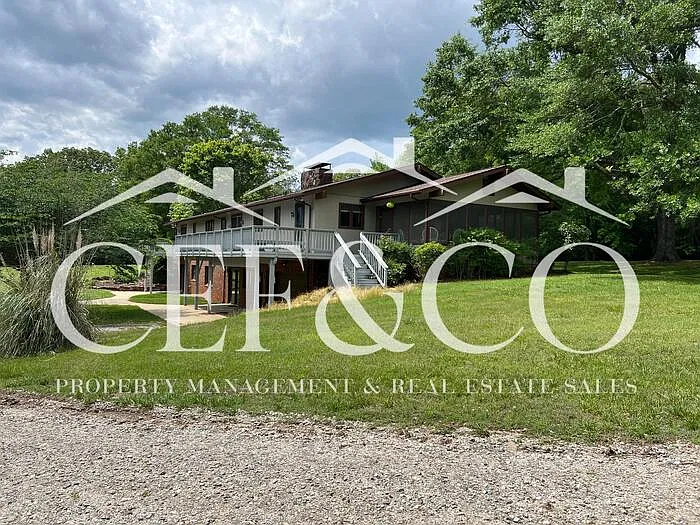6 bed, 3.5 bath, 2383 sqft, $3,500 — Photo 4