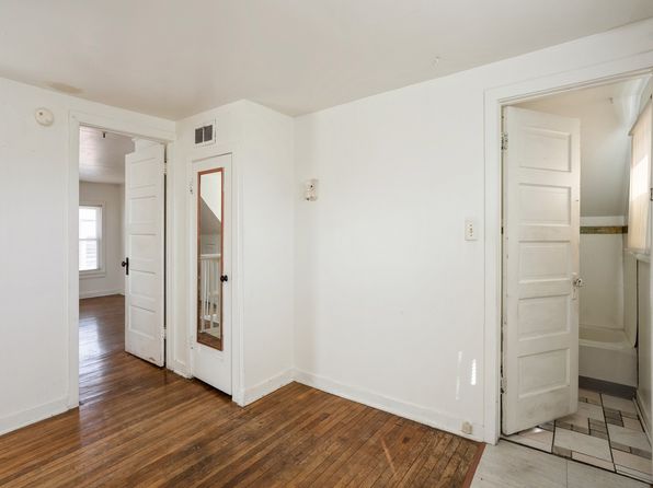 des-moines-iowa-251547765 picture