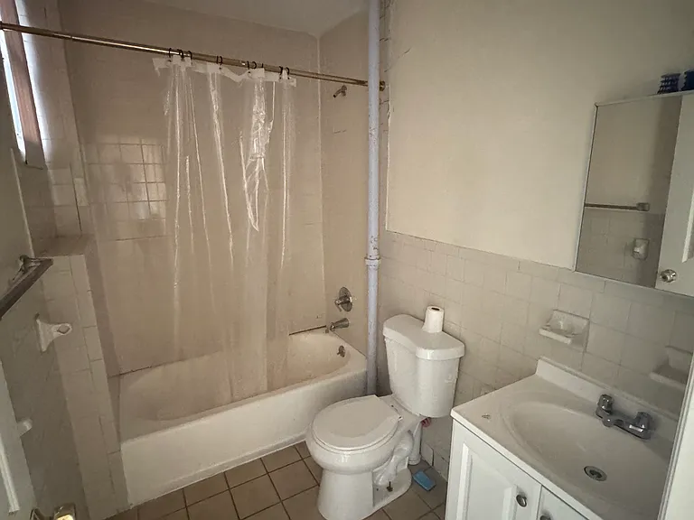 137 Hawthorne Ave #1W — Photo 2