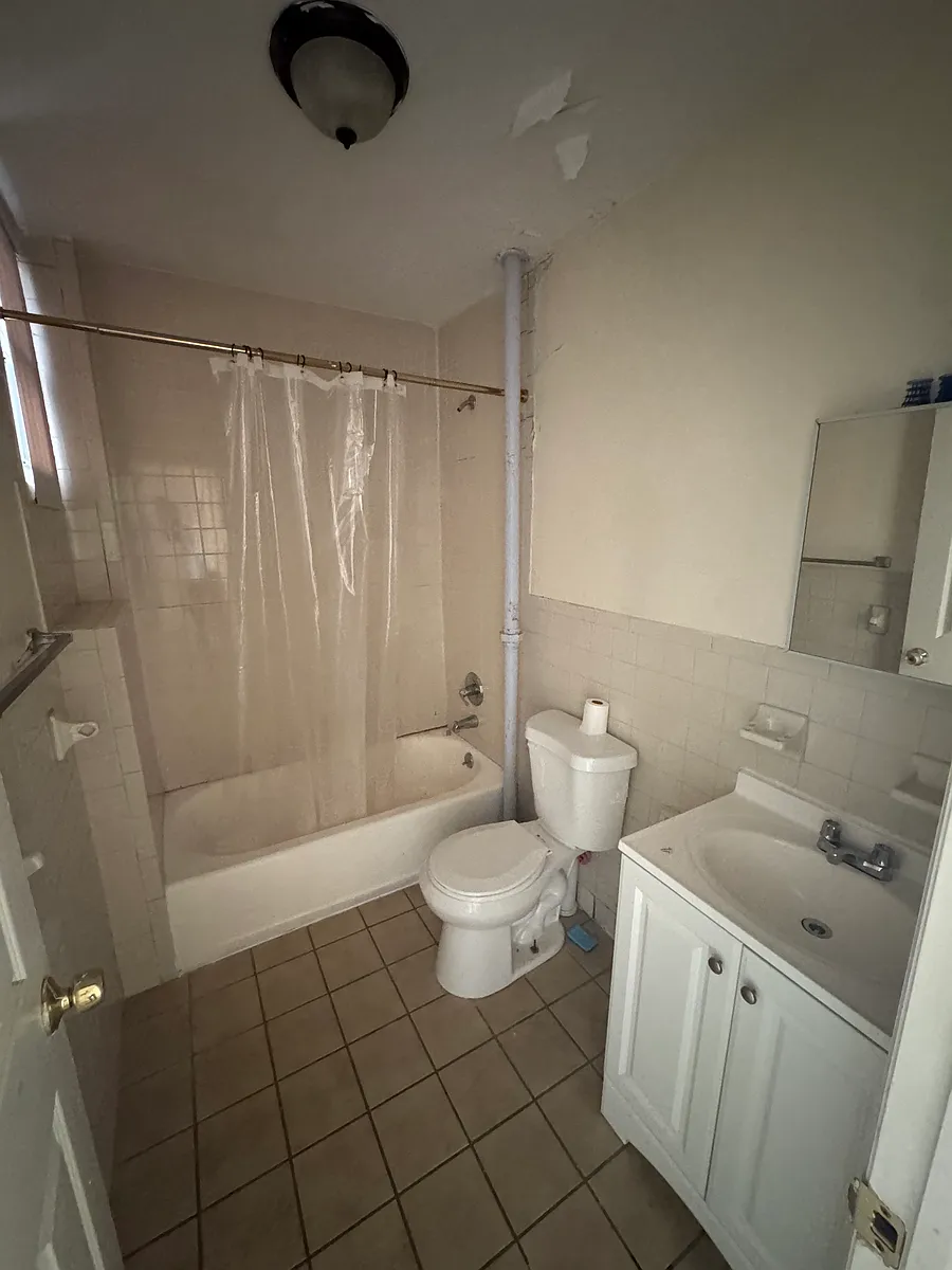 Building Photo - 137 Hawthorne Ave #1W