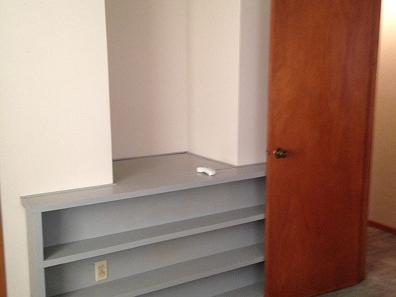 3rd image of 2464 Burgandy Ln