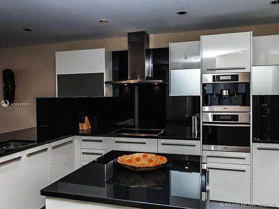 5th image of 17121 Collins Ave APT 2705