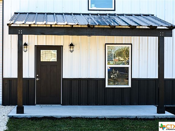 2nd image of 807 W Dallas Ave