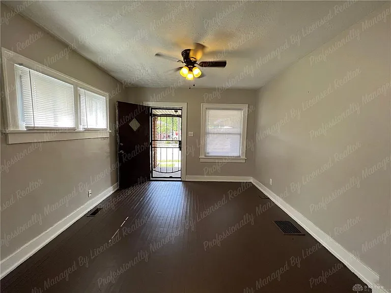 614 S Smithville Rd — Photo 5