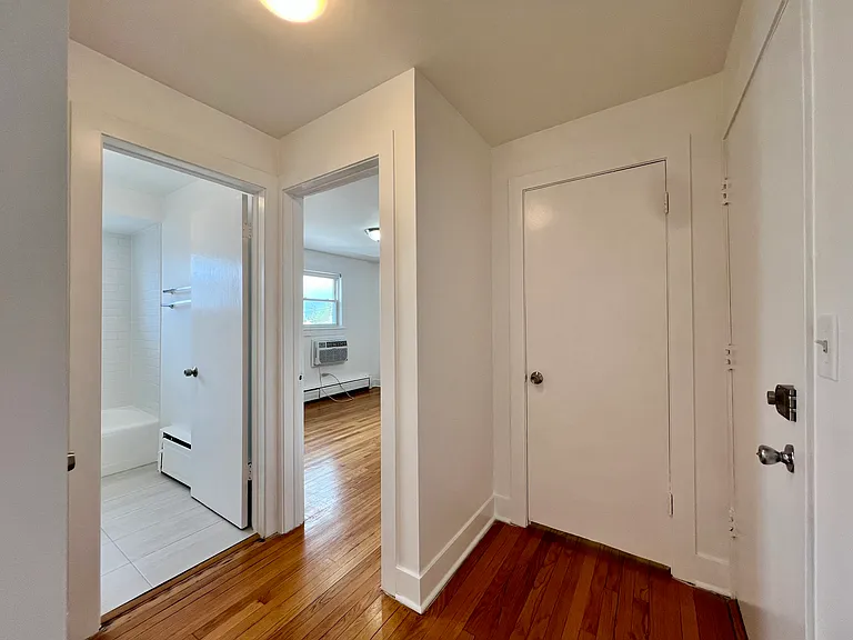 6540 N Damen Ave #2S — Photo 7