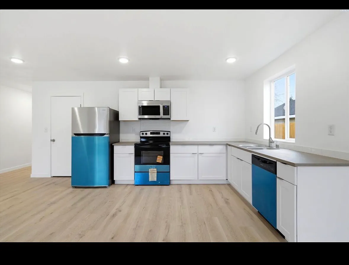 3 bed, 1460 sqft, $2,095 — Photo 4