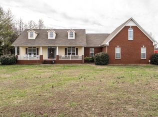 4 Four Winds Dr, Fayetteville, TN 37334
