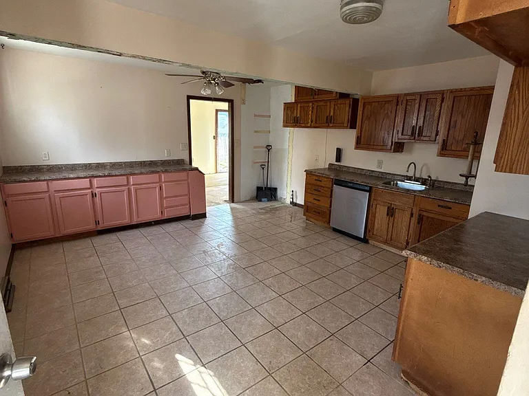 3441 Eisenhower Rd — Photo 2