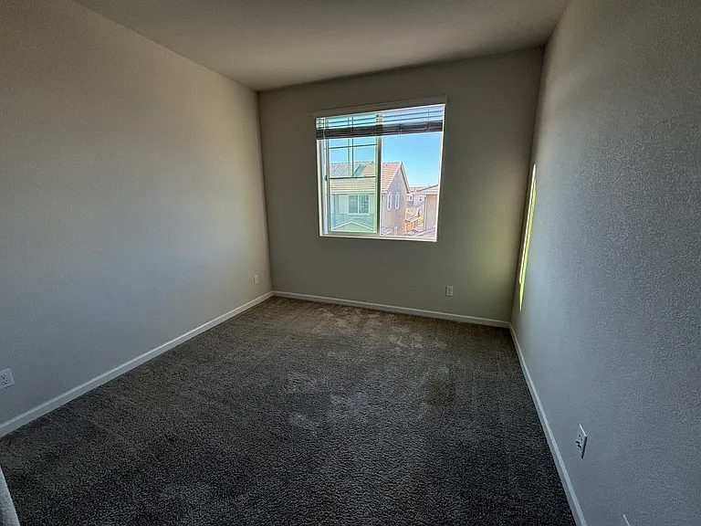679 W Crocker Ln — Photo 23
