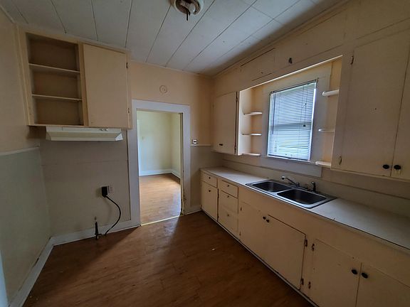 3rd image of 410 Montgomery Ave