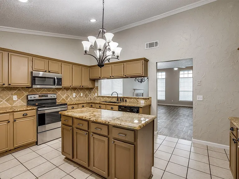 4528 Fargo Dr — Photo 7