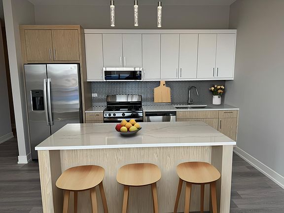 4th image of 2406 W Armitage Ave #301