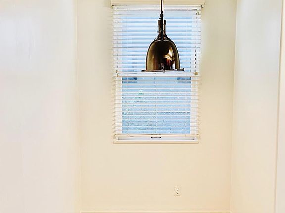 5th image of 7915 Oakwood Ave #F