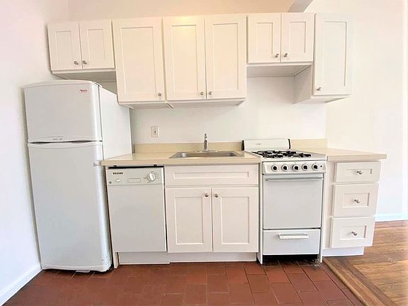 3rd image of 147 W 72nd St #4F