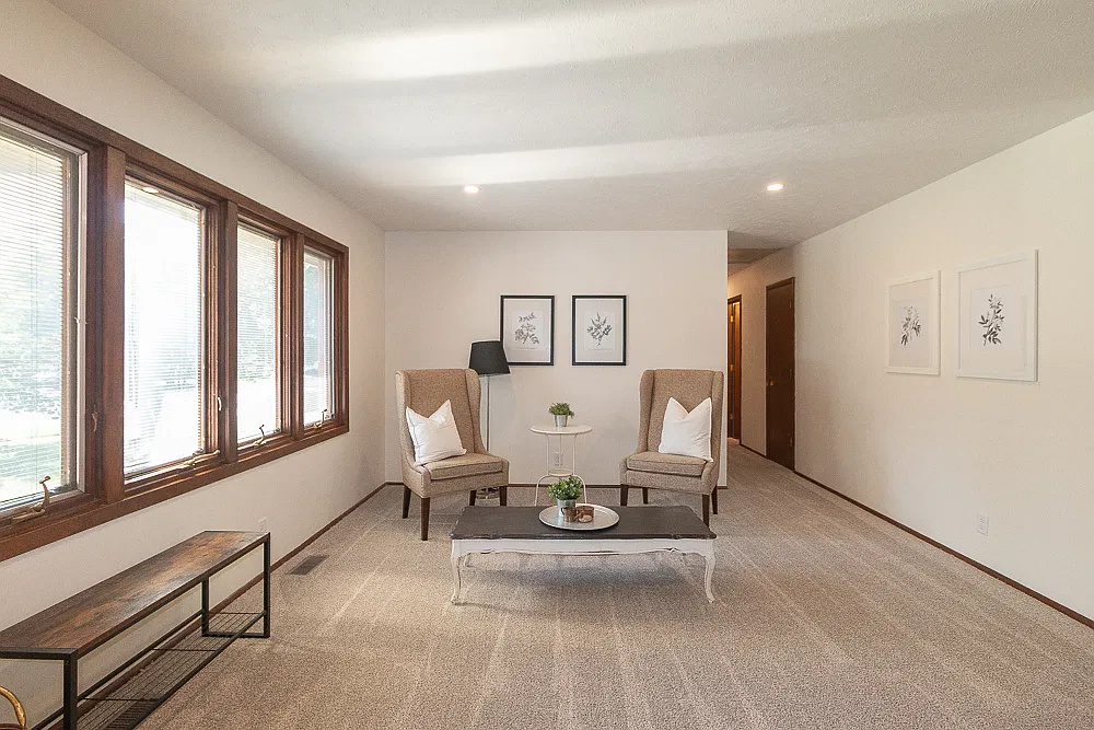 4 bed, 2.5 bath, 1920 sqft, $2,975 — Photo 2