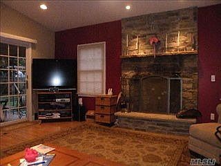 2nd image of 11 Leslie Ln