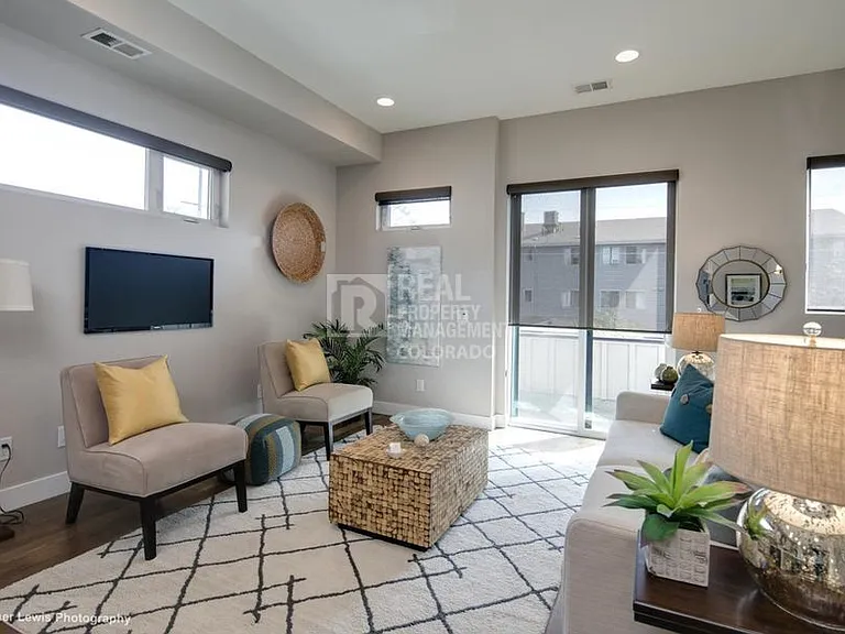 2415 N Decatur St — Photo 2