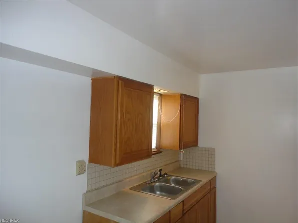 4275 W 137th St, Cleveland, OH 44135
