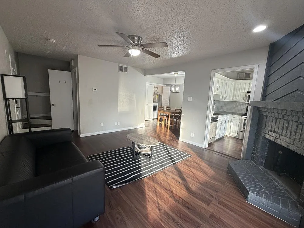 Building Photo - 6032 Stoneybrook Dr