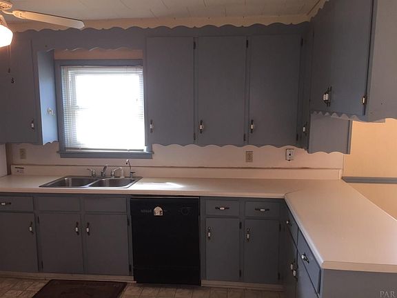 3rd image of 700 Connell Dr