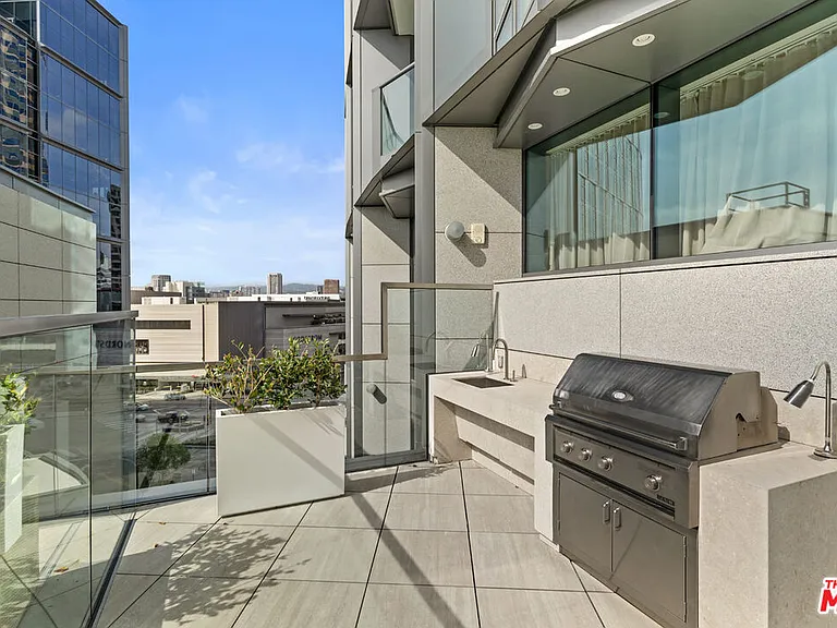 211 W Elm Ct #14B — Photo 22