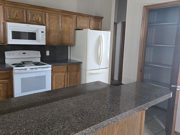 5th image of 4813 Montclair Dr