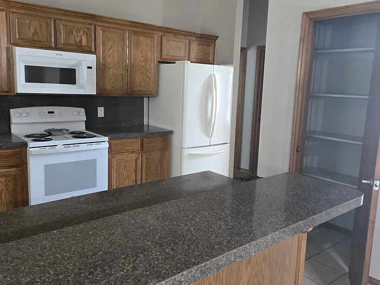 4813 Montclair Dr — Photo 5