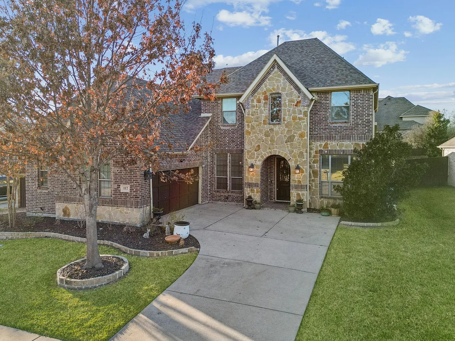 5 bed, 3915 sqft, $3,900 — Photo 2