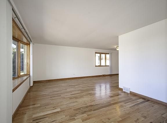 3rd image of 8845 Briarwood Ln