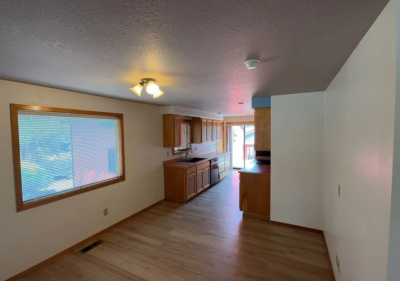 3 Bedroom / 2 Bathroom Home in NE Bend. — Photo 4