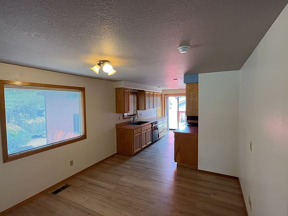 5th image of 2741 NE Laramie Way