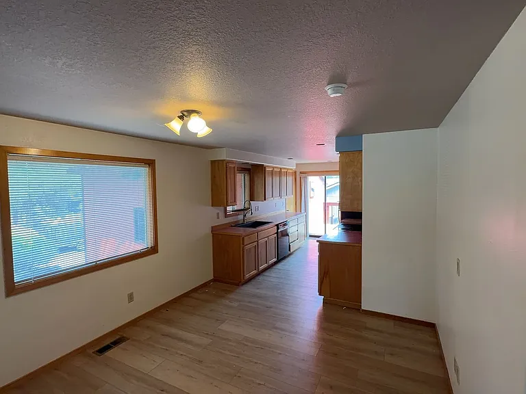 2741 NE Laramie Way — Photo 5