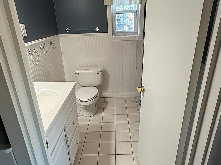 195-197 Lyon Ave #2 — Photo 17