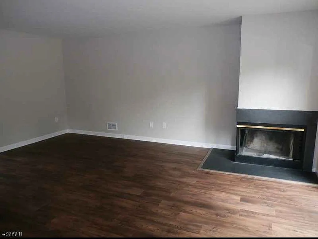 142 Skipton Pl photo 1