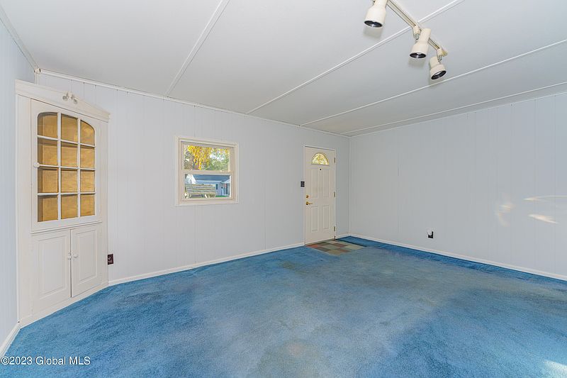 4th image of 17 Holland Avenue