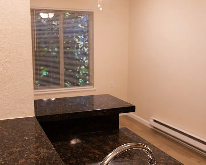 Willow Creek Apartments — Photo 10