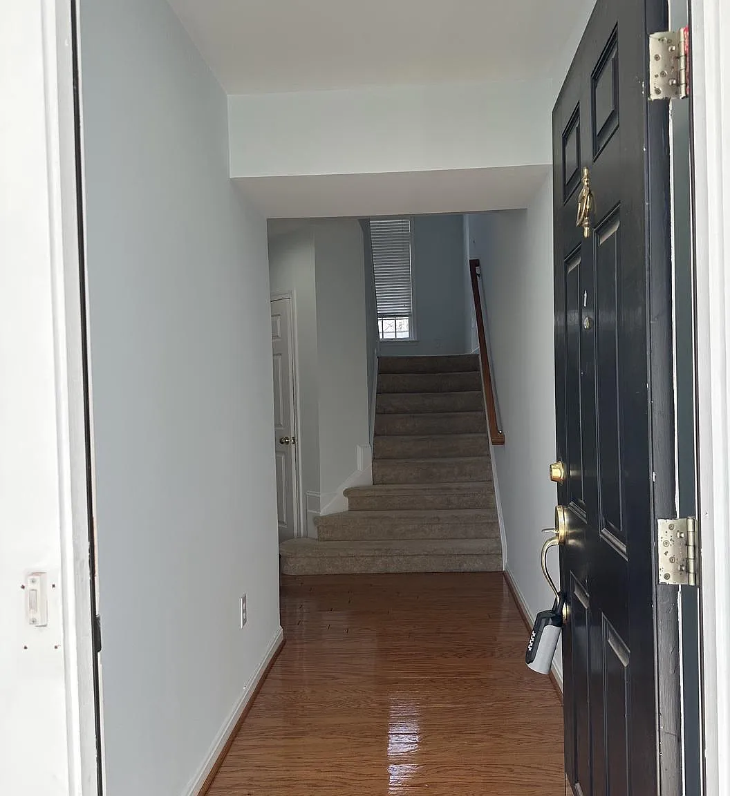 4 bed, 3.5 bath, 2316 sqft, $3,200 — Photo 3