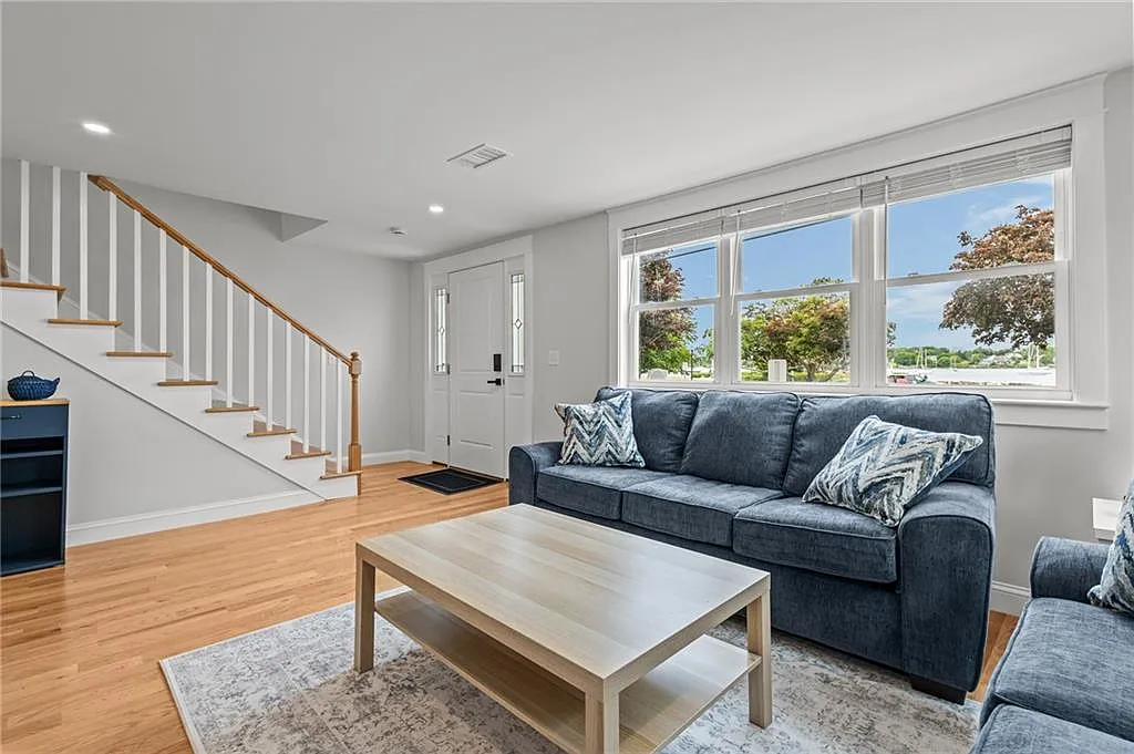 4 bed, 2.0 bath, 1610 sqft, $3,800 — Photo 4