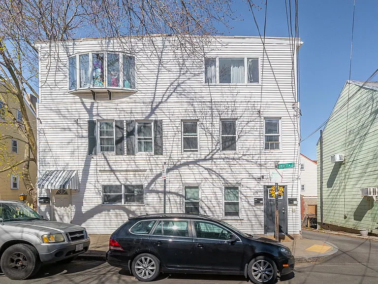 238 Everett St #2 — Photo 4