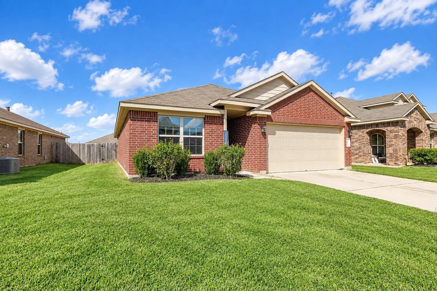3 bed, 2.0 bath, 1465 sqft, $2,000 — Photo 2