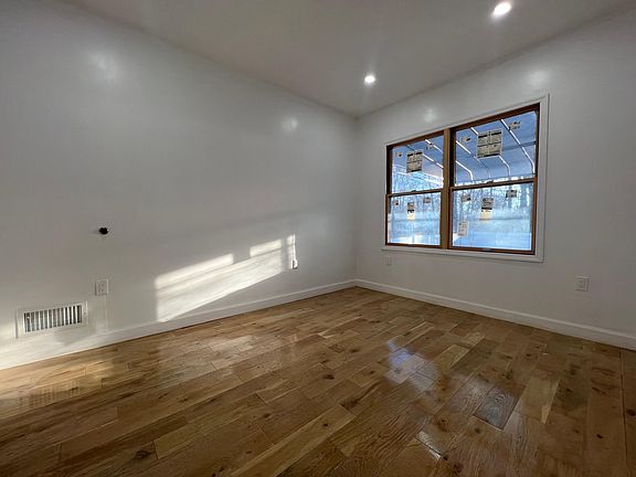 5th image of 188 Beach Ave #1